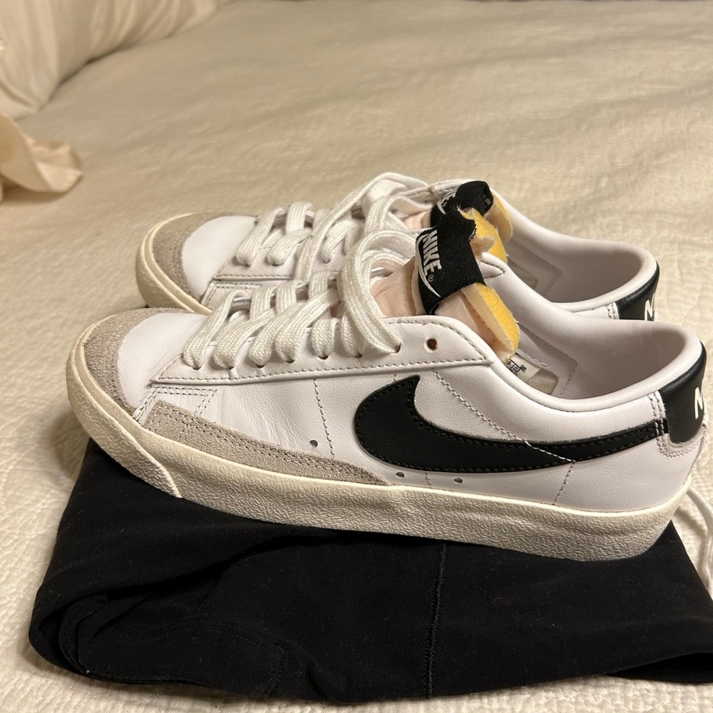 Nike Women’s Blazer Low ‘77